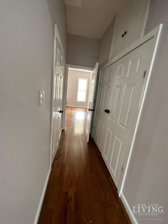 Foto del edificio - EAST NEW YORK~NEWLY RENOVATED~HEAT & HOT W...