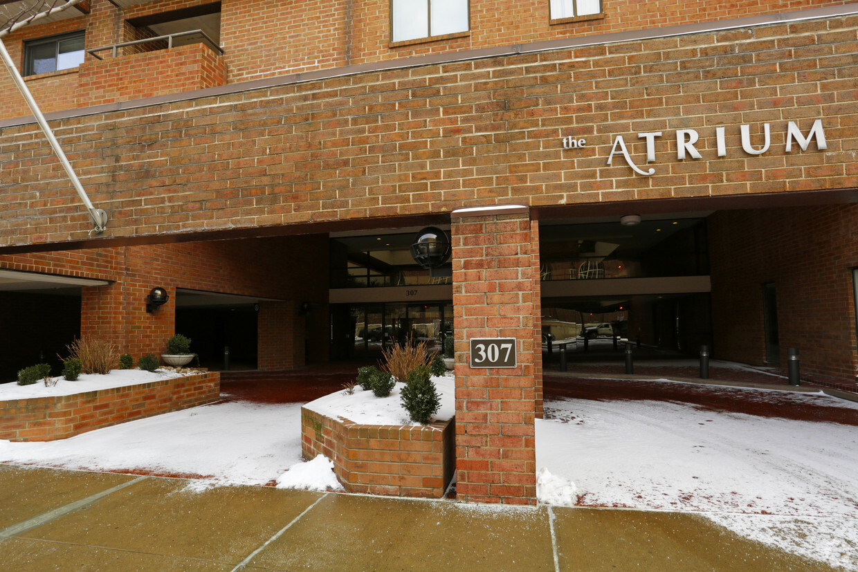 Building Photo - The Atrium