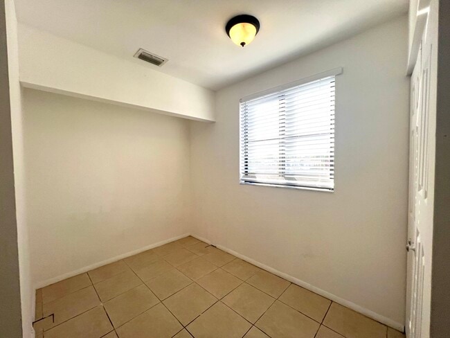 Building Photo - 1134 NW 5th St