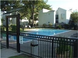 Foto del edificio - 9809 Richmond Ave