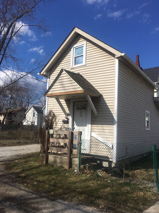 Primary Photo - 751 Reinhard Ave