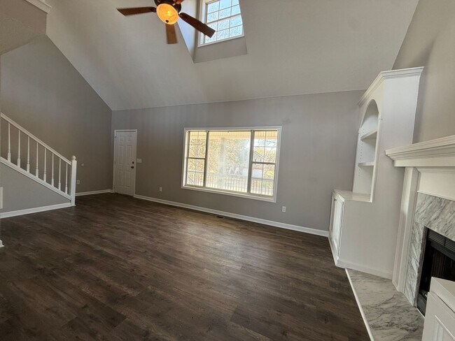 Building Photo - 4 Bedrooms, 3 Bathrooms with potential 5th Bedroom and Loft/Office in Euharlee!