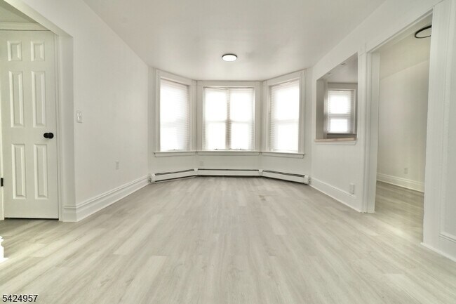 Foto del edificio - 11 Howard Pl