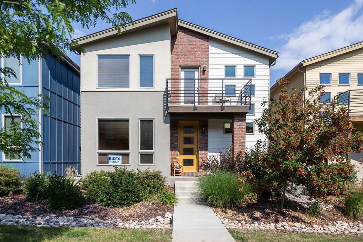 Primary Photo - Modern 5 Bedroom 4 Bath house near Spring ...