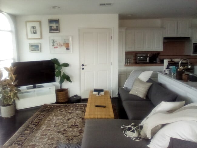 Living room - 446 Linnie Canal