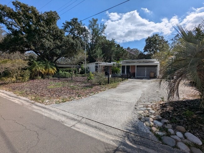 Building Photo - 213 Linda Ave