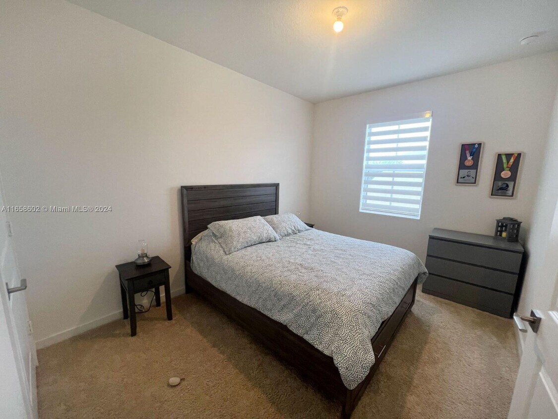 Primary Photo - 425 NE 5th Pl