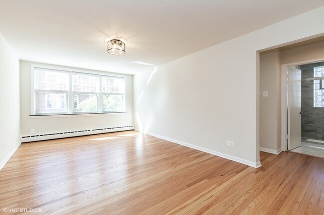 Building Photo - 2432 W Farragut Ave