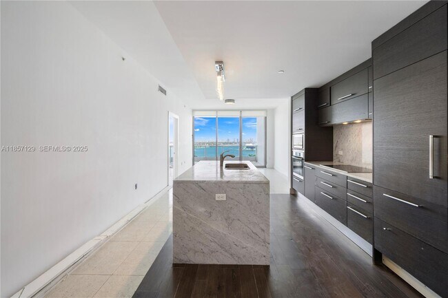 Foto del edificio - 900 Biscayne Blvd