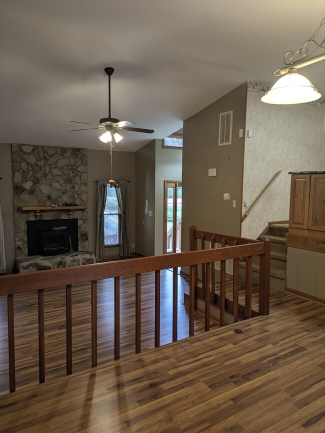 Foto del edificio - 6624 Lakeside Dr