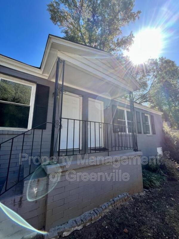 Building Photo - 326 Loop St