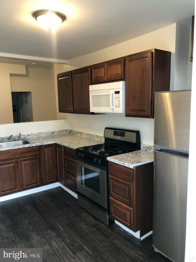 Foto del edificio - 2412 Brentwood Ave