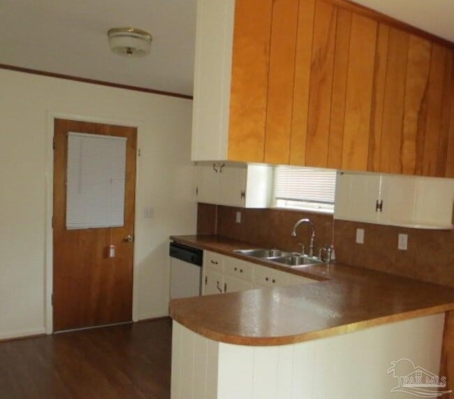 Foto del edificio - 8220 Excelsior Dr