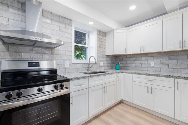 Foto del edificio - 152 Tuckerman Ave