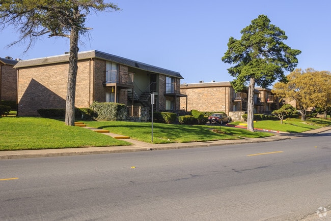 Oakwood Apartments Dallas Tx Building Photo Oakwood Apartments