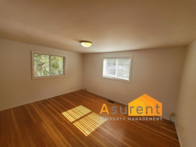 Building Photo - Cute 2 Bedroom 1 Bathroom Rental Available...