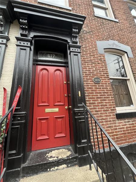 Building Photo - 617 Avery St