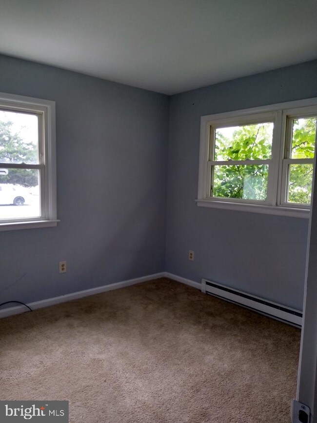 Building Photo - 307 Cedardale Ave
