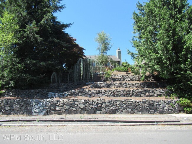 Building Photo - 3 br, 2 bath House - 1318 S. Highland Ave