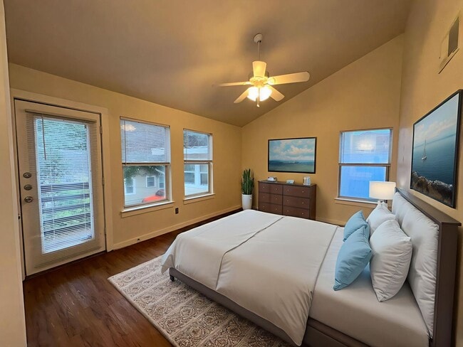 Building Photo - UT PRE-LEASE: 5 bed / 3 bath Remodeled Wes...