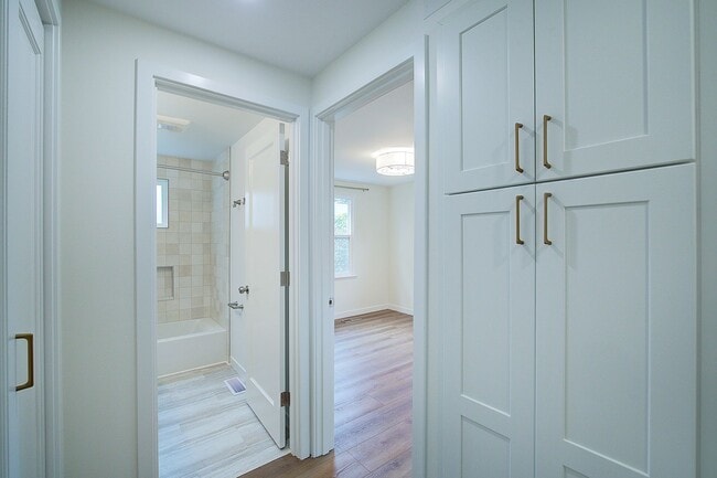 Building Photo - 3bd/1.5ba Seattle House