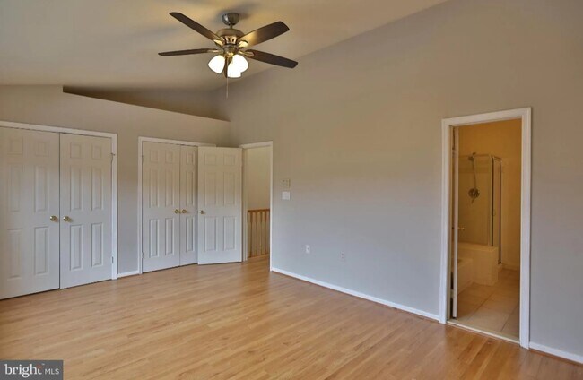 Building Photo - 5465 Middlebourne Ln