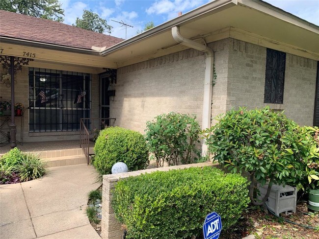 Foto del edificio - 7415 Walling Ln