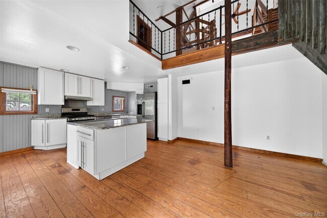 Foto del edificio - 79 Quaker Hill Rd