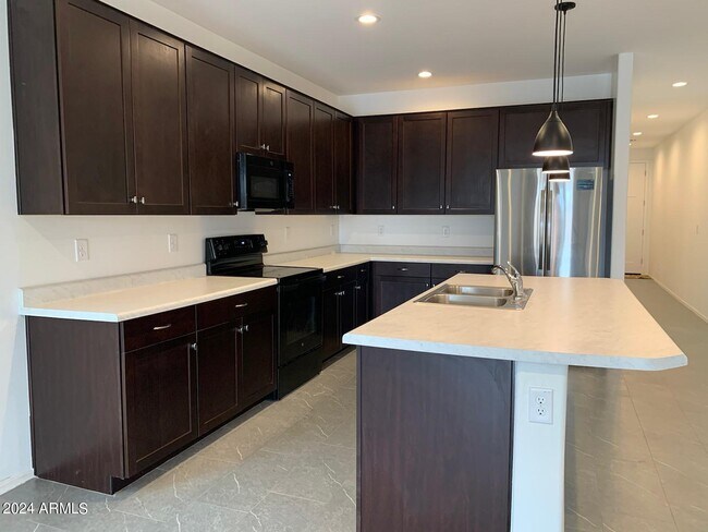 Foto del edificio - 345 E Caribbean Dr