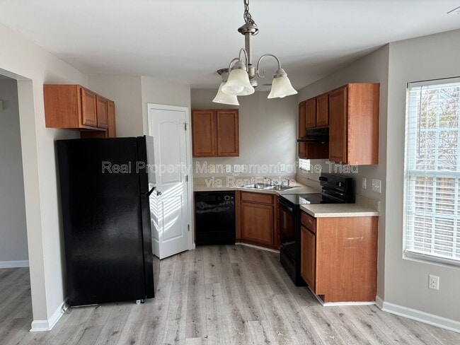 Building Photo - 807 Thorncroft Rd