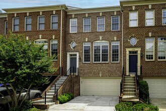 Building Photo - 1156 Regal Oak Dr