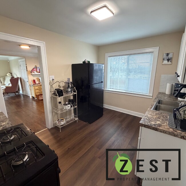 Foto del edificio - 5025 Somerset Ave