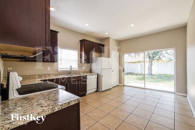 Foto del edificio - 7220 Rex Hill Trail
