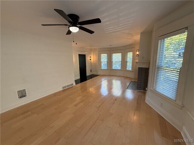 Foto del edificio - 95 Inwood Pl