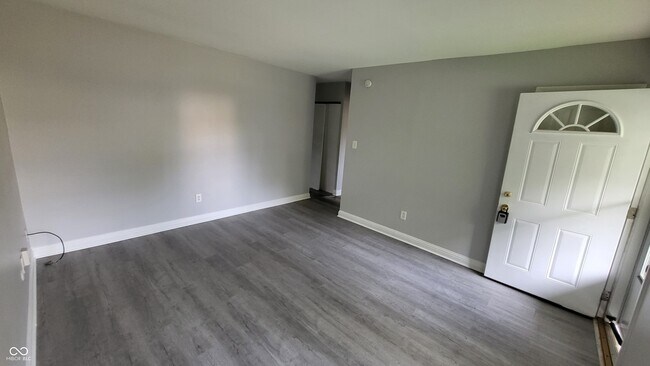 Building Photo - 9425 Rochelle Dr
