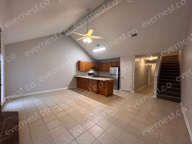 Foto del edificio - 375 Blair Dr W