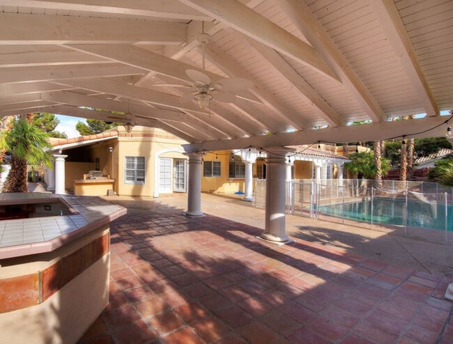 Foto del edificio - 3930 Placita Del Rico