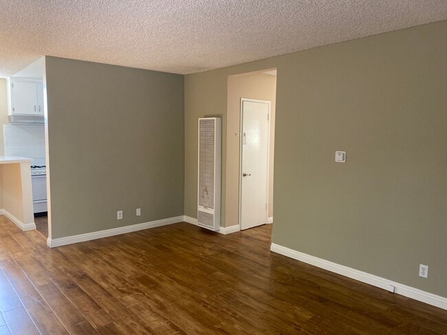 Foto del edificio - 3104 Montrose Ave