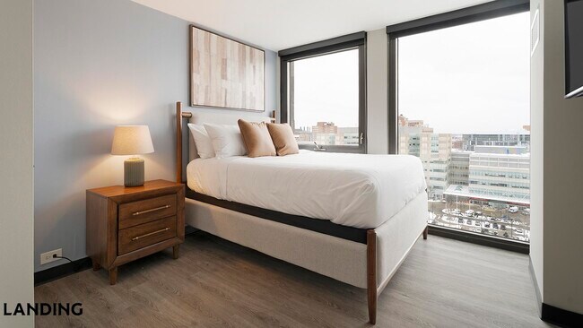 Foto del edificio - 1922 W Ogden Ave