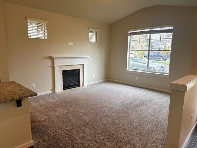 Building Photo - Wonderful 3 Bedroom Home Located in the Vi...