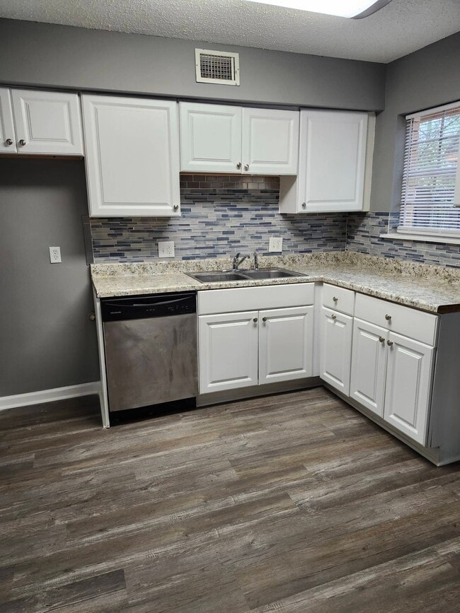 Building Photo - 1121 Morningside Dr