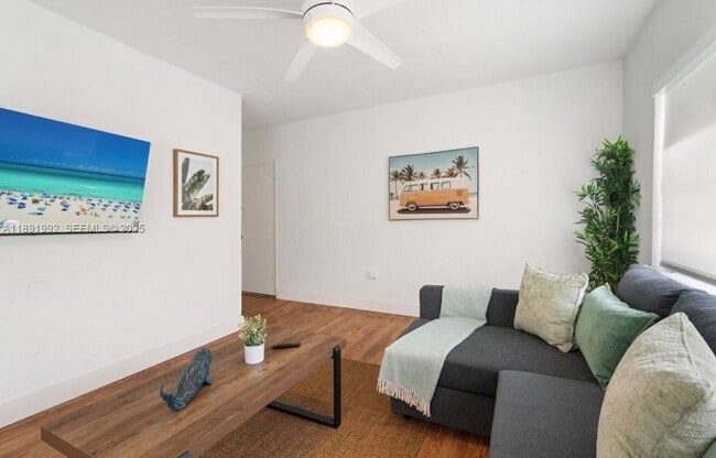 Building Photo - 7721 Harding Ave