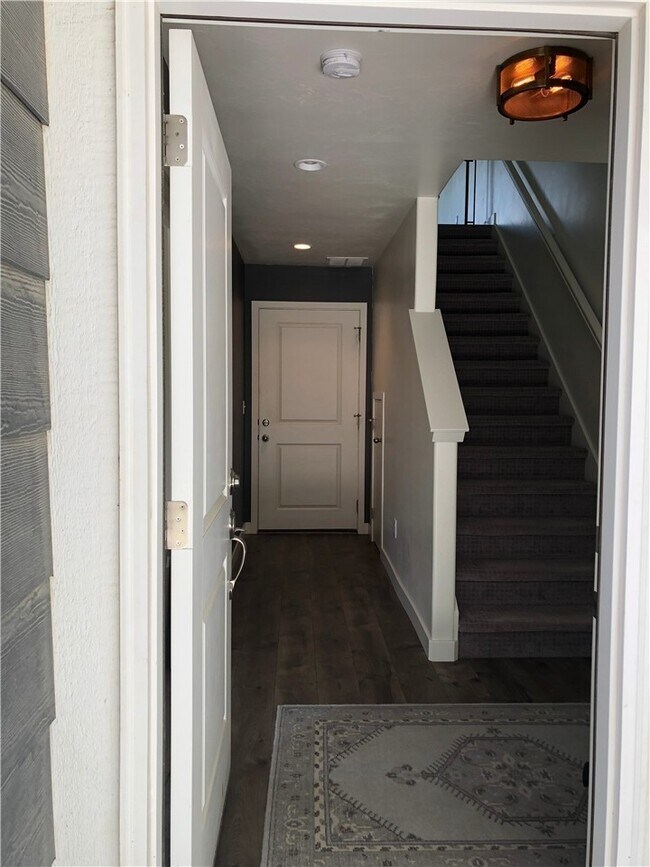Foto del edificio - Luxury Bluffdale 4 Bedroom Town Home