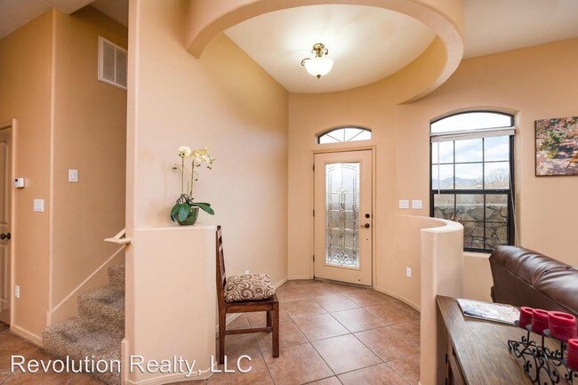 Foto del edificio - 5 br, 3 bath House - 4334 Capistrano Ave.