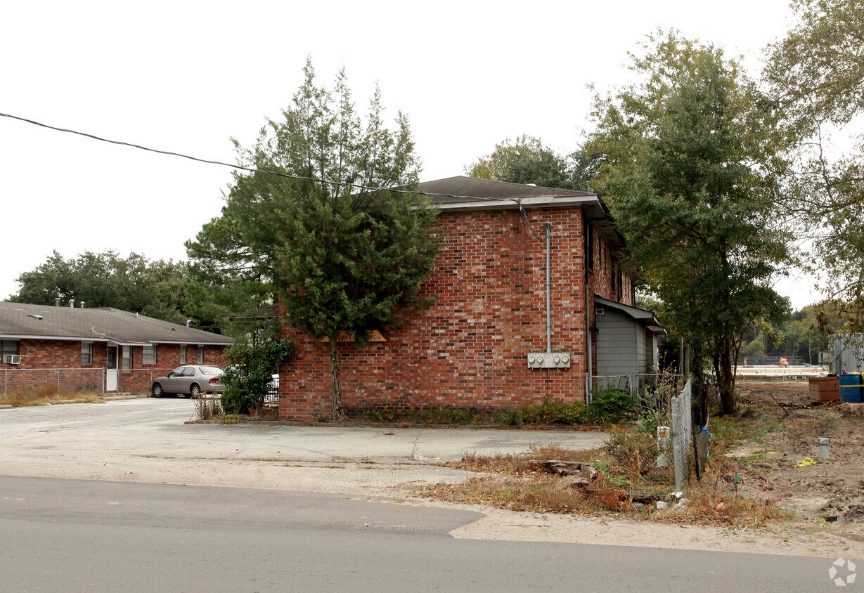 Building Photo - 4013 W Montague Ave