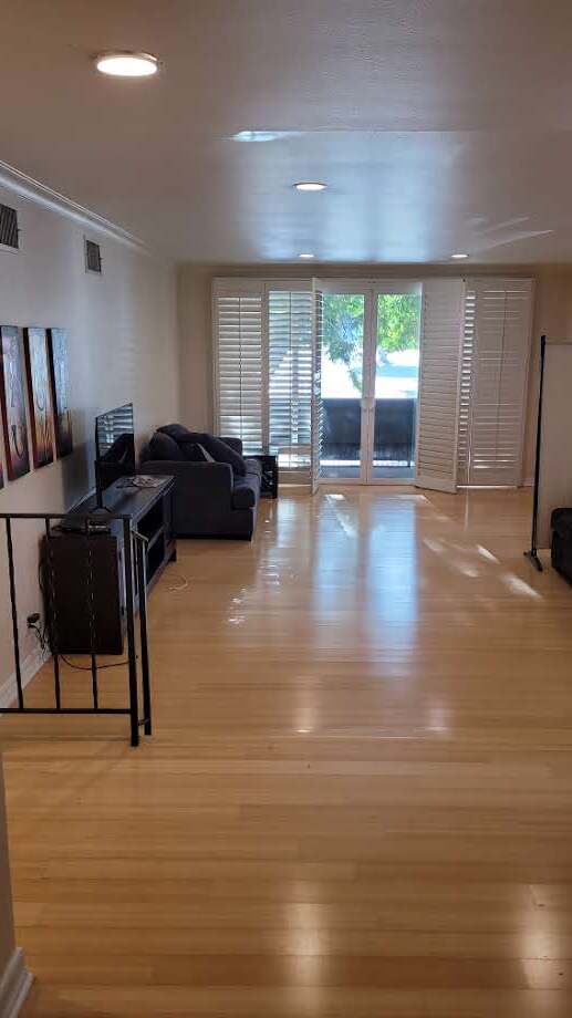 Foto del edificio - 10996 Wellworth Ave