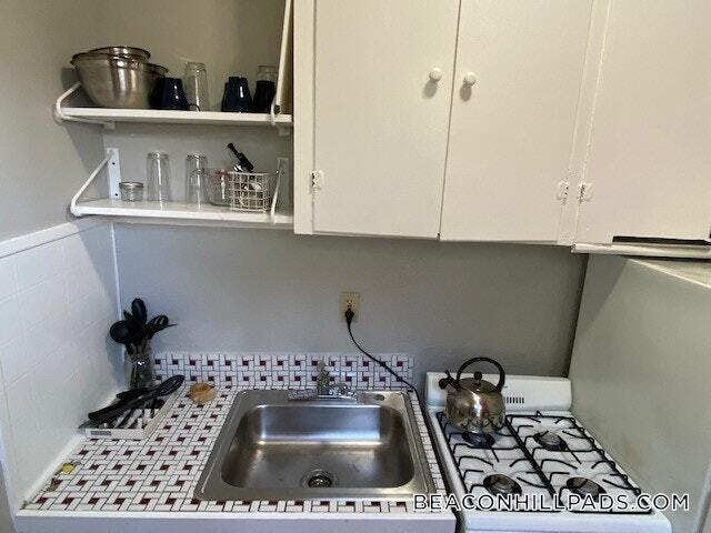 Building Photo - 72 Revere St