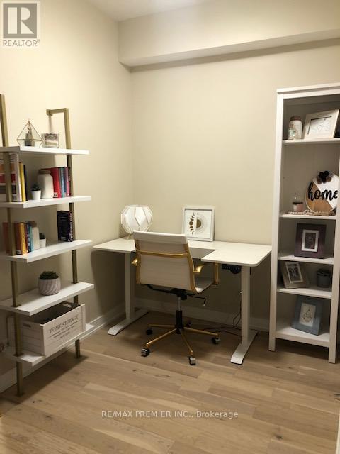 Building Photo - 2212 Lake Shore Blvd W