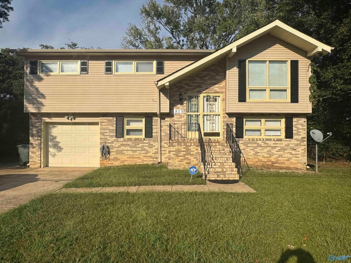 Foto principal - 3813 NW Millbrae Dr