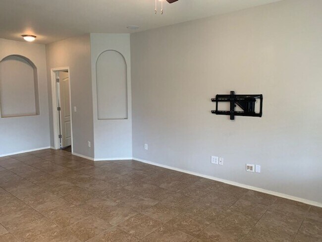 Building Photo - Beautiful 4 bedroom 2 bath home -- COMING ...